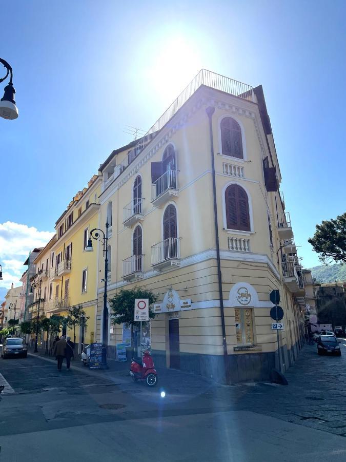 ホテル Sorrento Street View エクステリア 写真