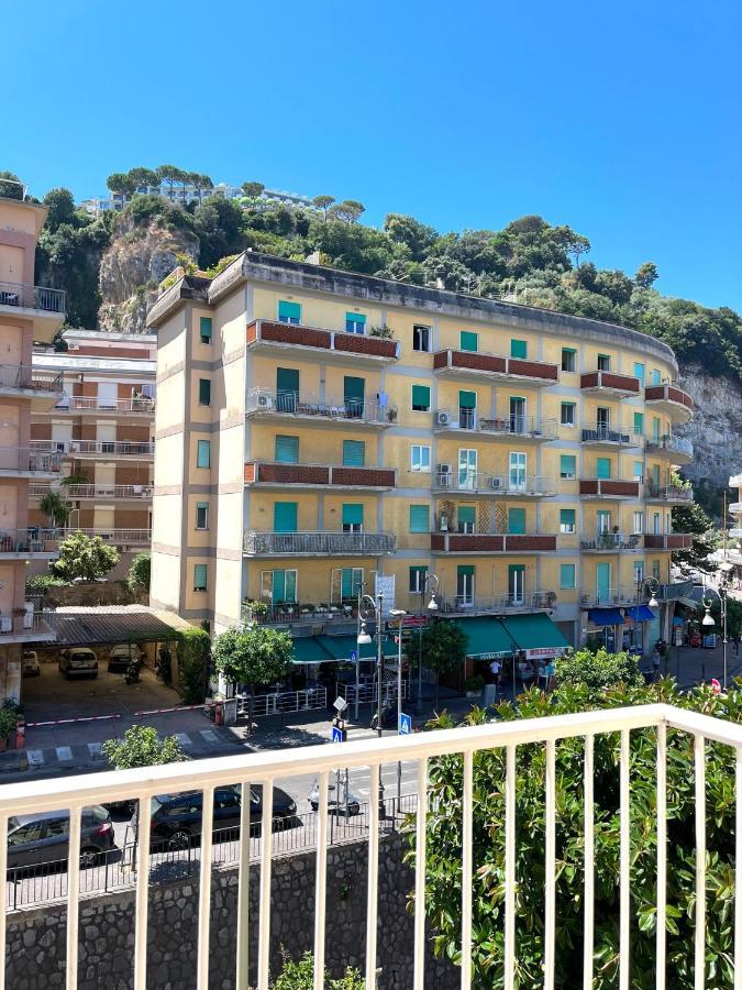 ホテル Sorrento Street View エクステリア 写真