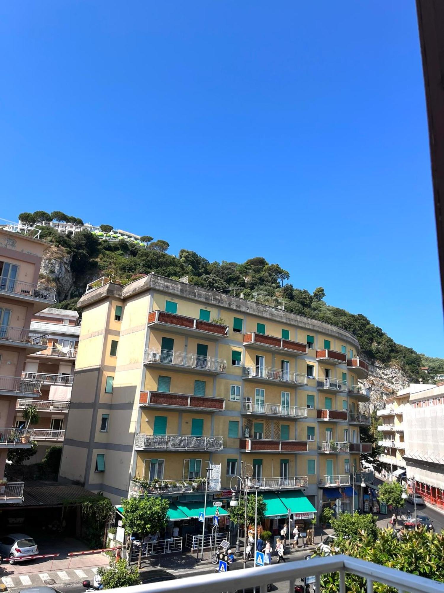 ホテル Sorrento Street View エクステリア 写真